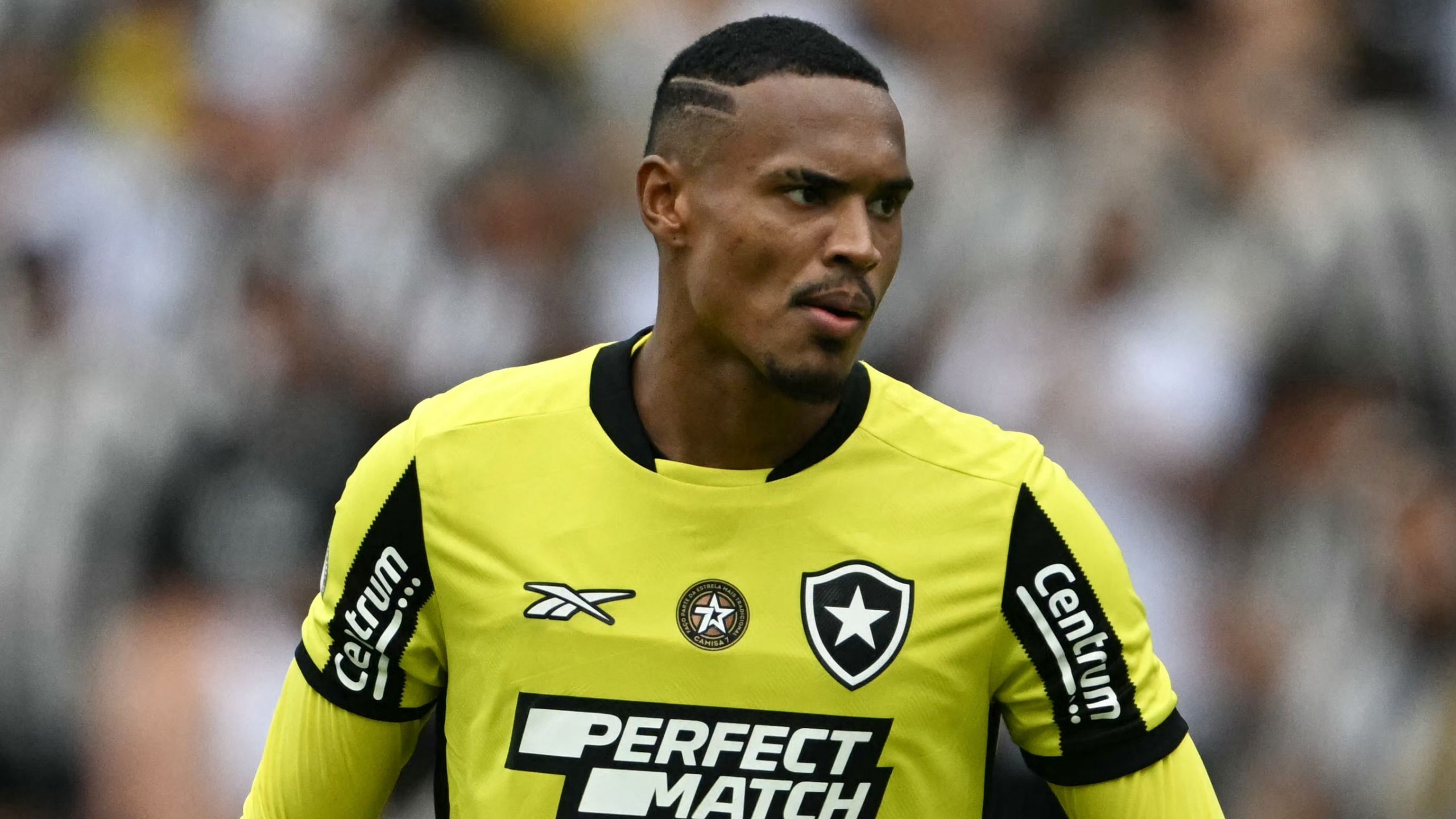 John Victor Emerges as Man Utd Target After Onana Blow 3 GettyImages 2188351800 scaled