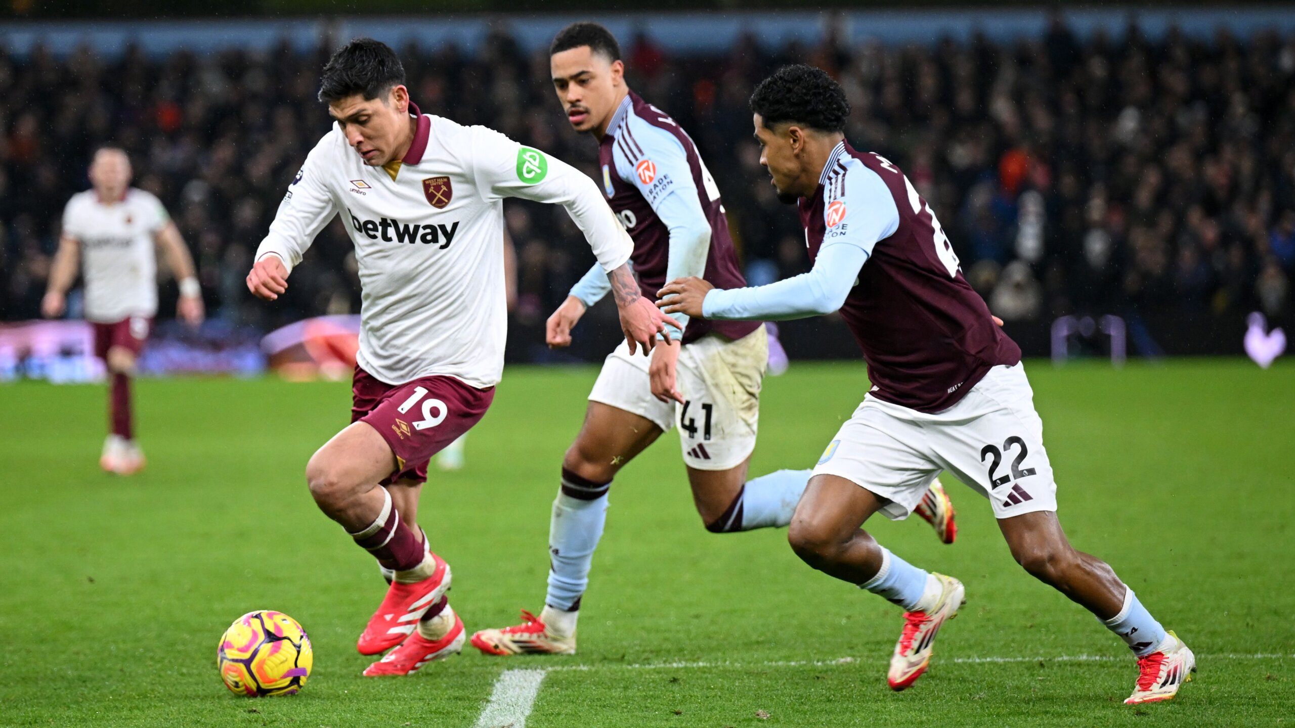 Edson Álvarez Faces Uncertain Future at West Ham 5 GettyImages 2196057634 1 scaled