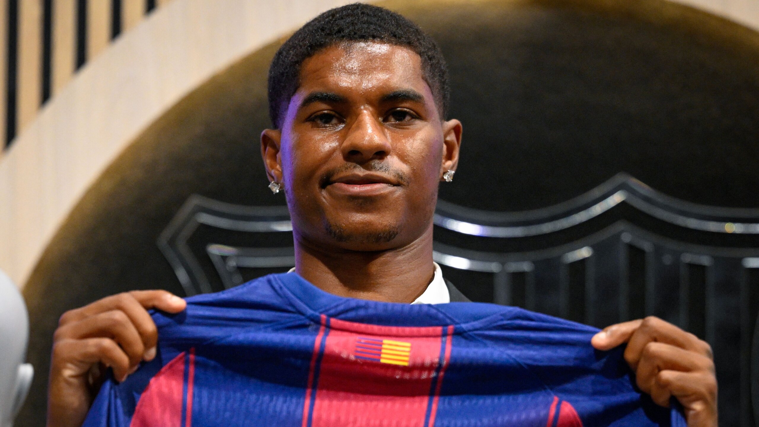 Rashford Receives Iconic No.14 Shirt in Barcelona Loan Move 1 GettyImages 2225811990 scaled