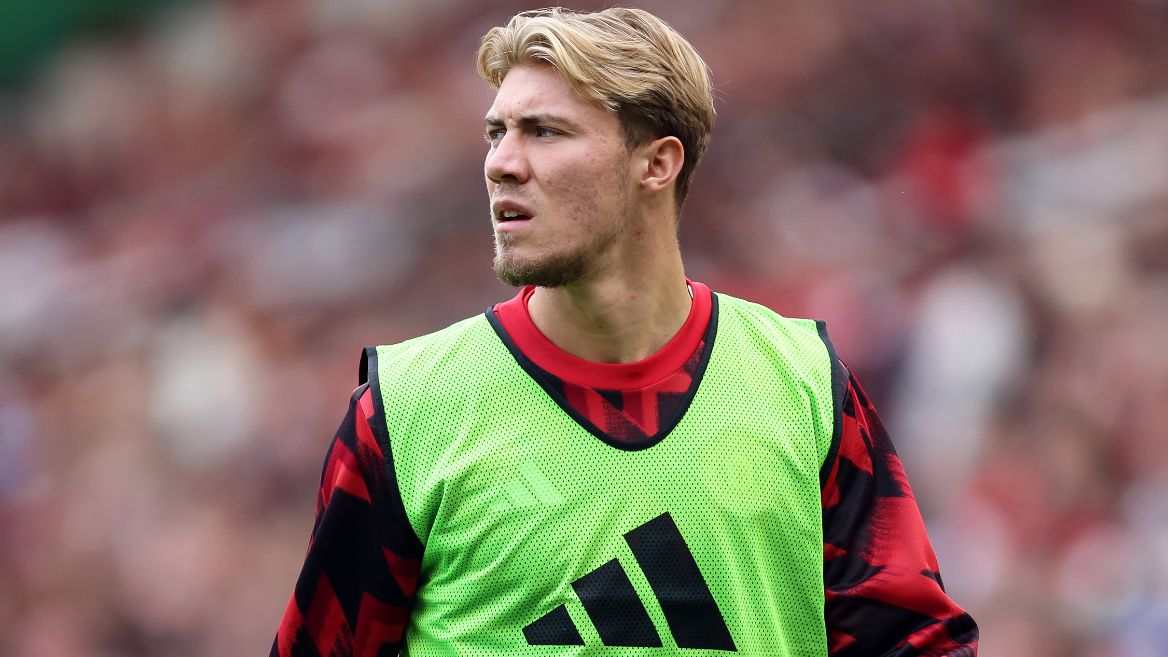 Hojlund Offered to Bayern Munich as Man Utd Seek Summer Exit 9 5