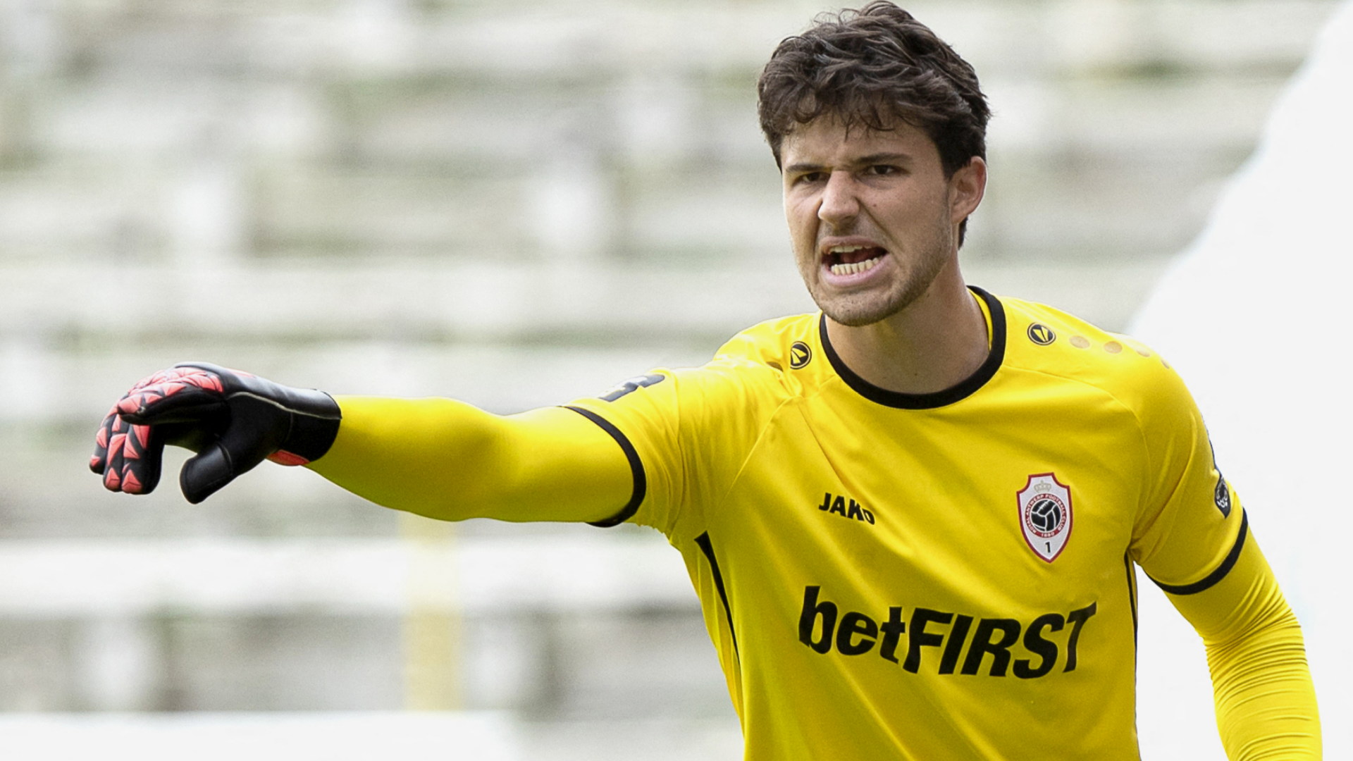 Man Utd Revive Senne Lammens Pursuit With Improved Bid 1 GOAL20 20Blank20WEB20 20Facebook20 202025 07 28T131959.165