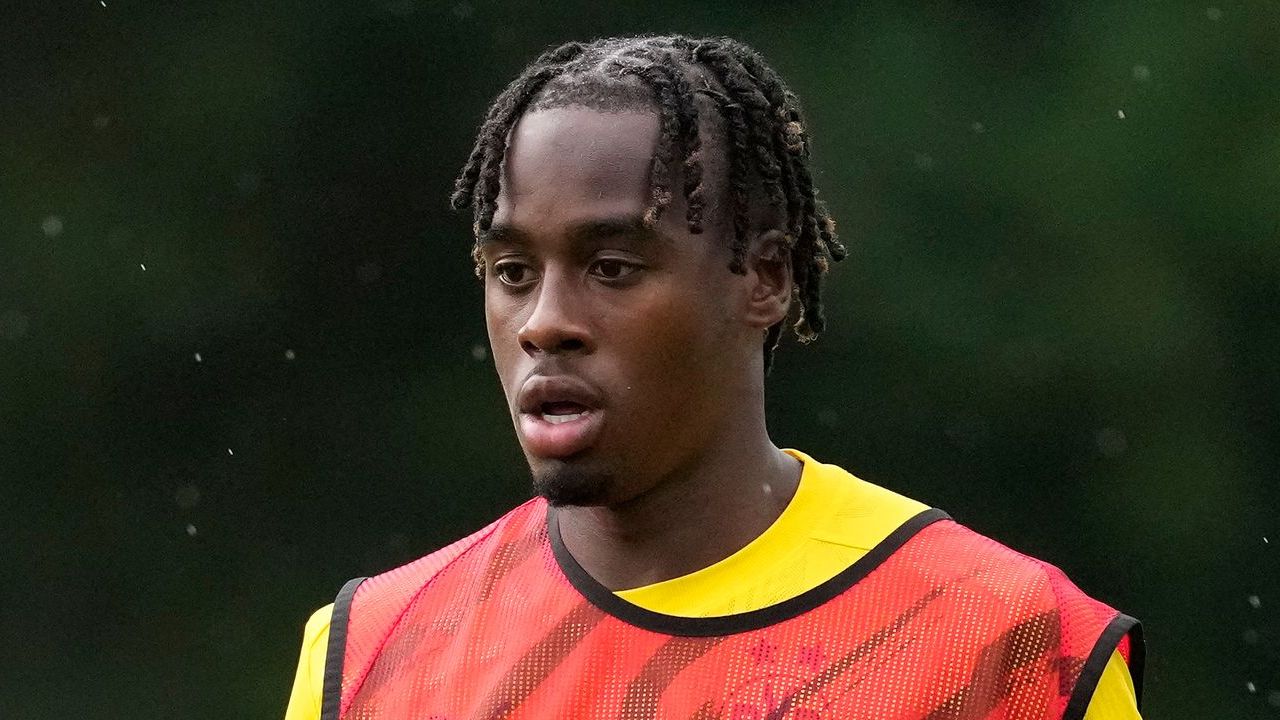 Jamie Gittens to Wear Chelsea’s Iconic No.11 Shirt 5 GettyImages 2164171737