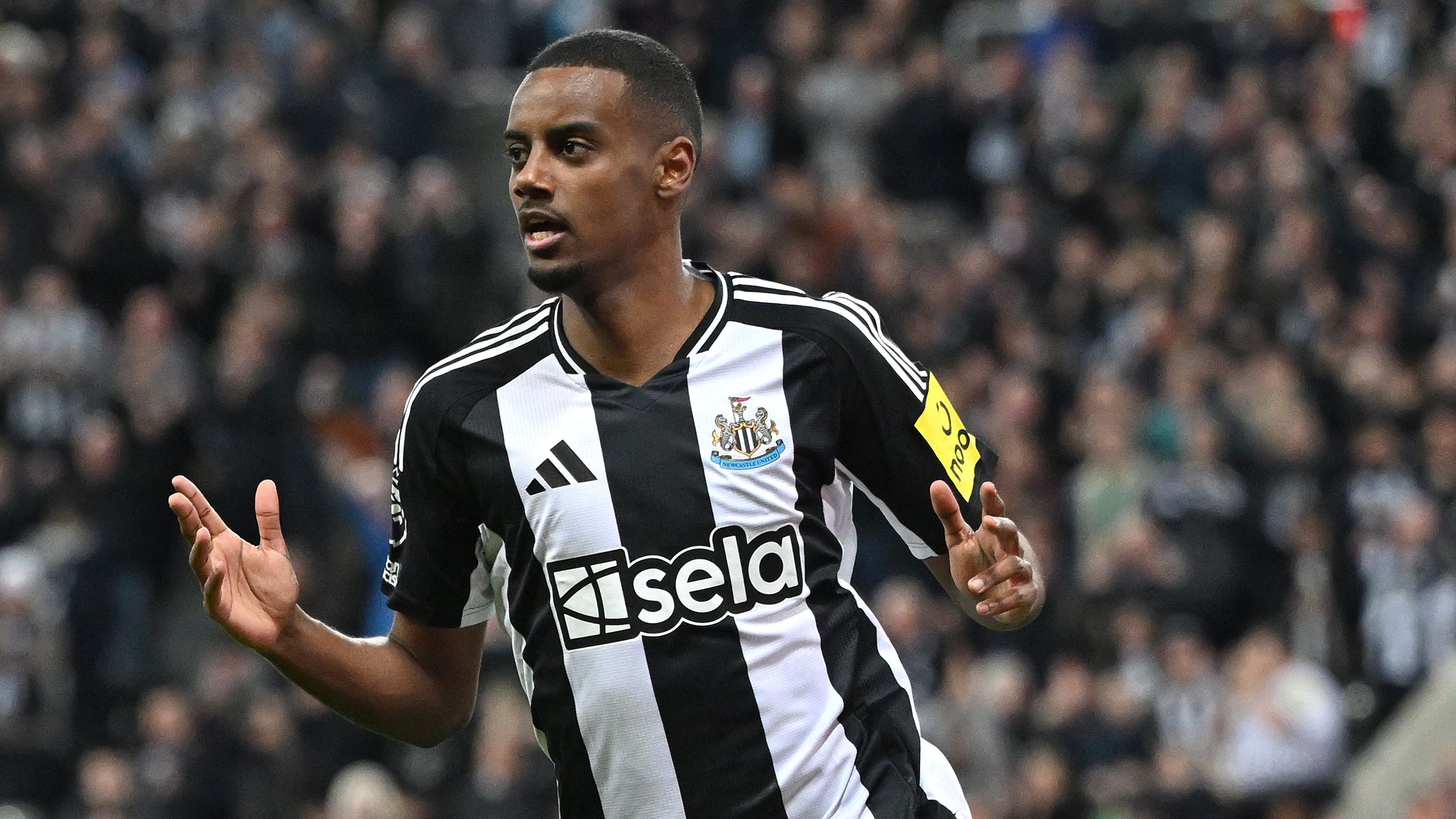 Liverpool Favourites to Sign Alexander Isak, Warns Carragher 5 GettyImages 2208203421