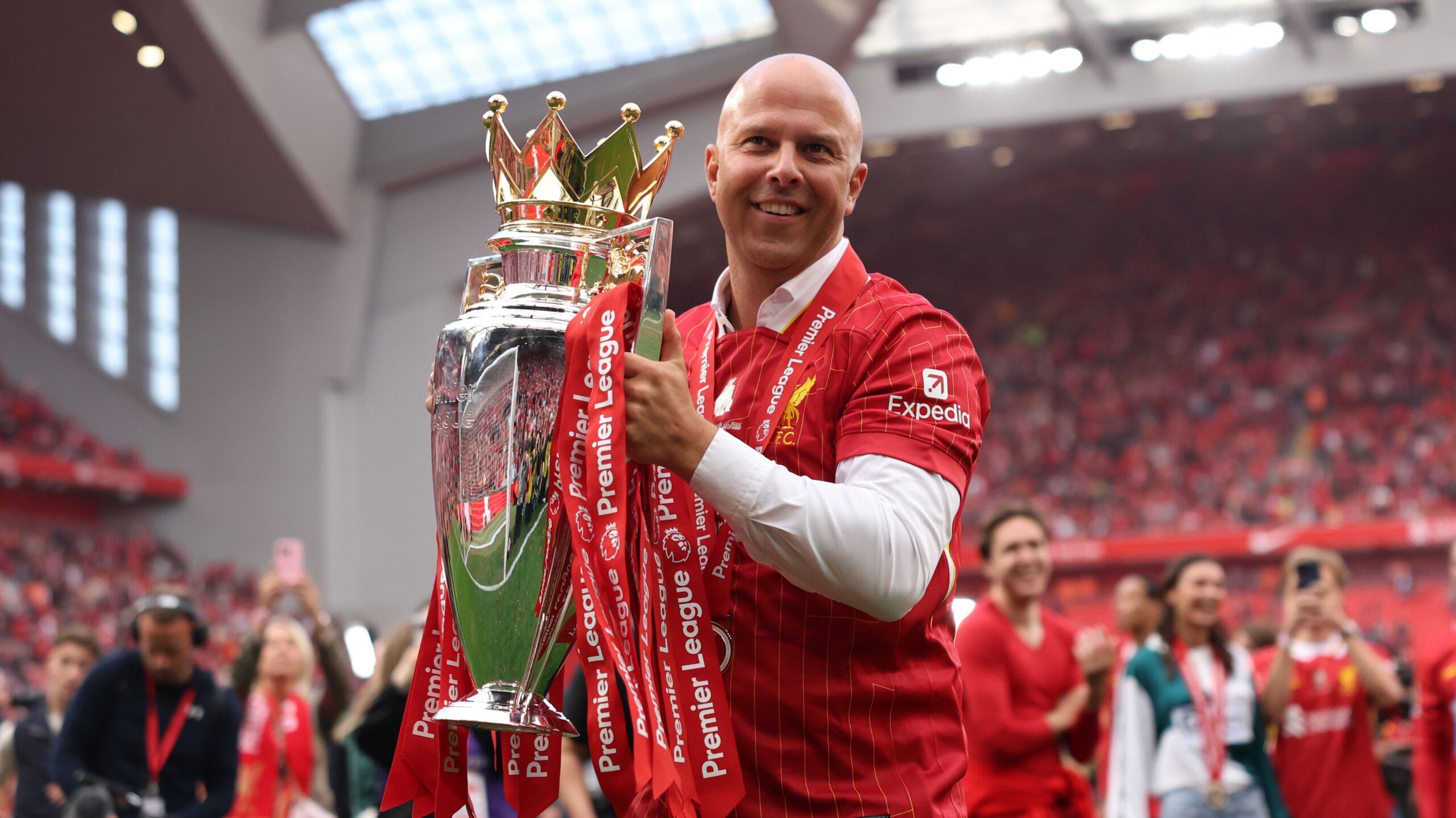 Liverpool Title Favourites: Arne Slot Backs Reds for Premier League Glory 2 GettyImages 2217002456 1 scaled