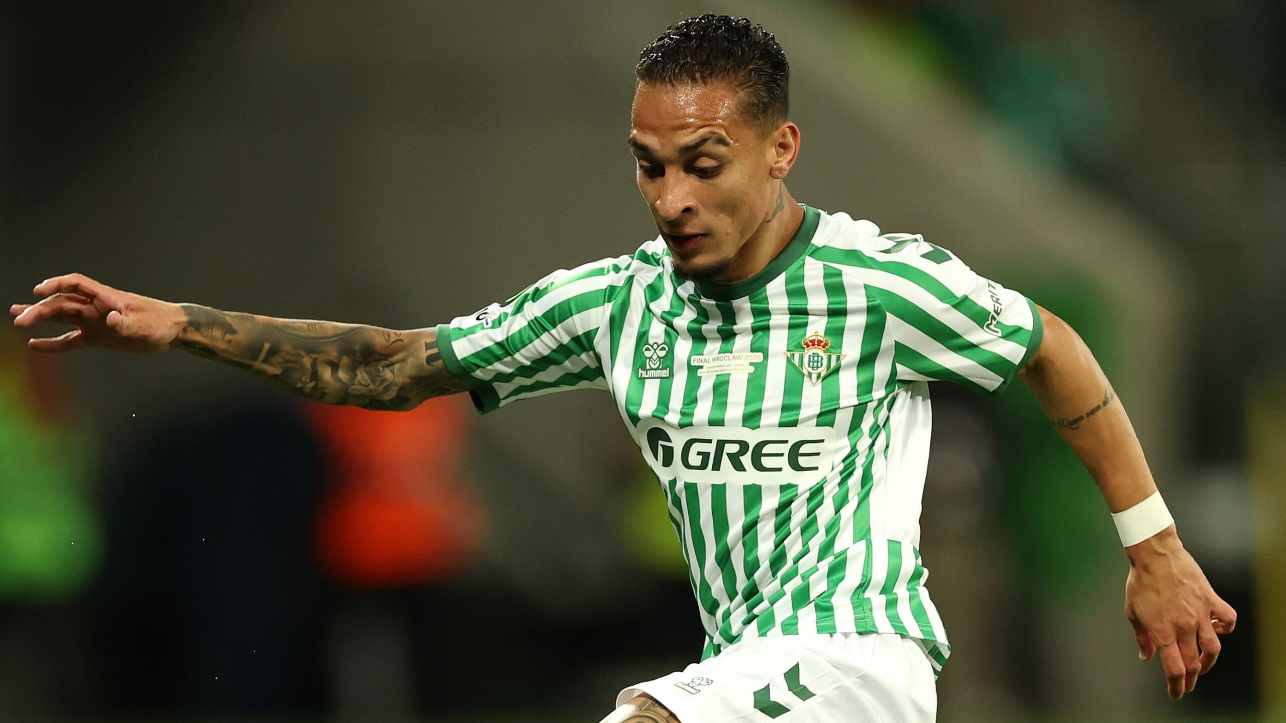 Antony Set to Turn Down Benfica, Focused on Real Betis Move 6 GettyImages 2217629401 scaled