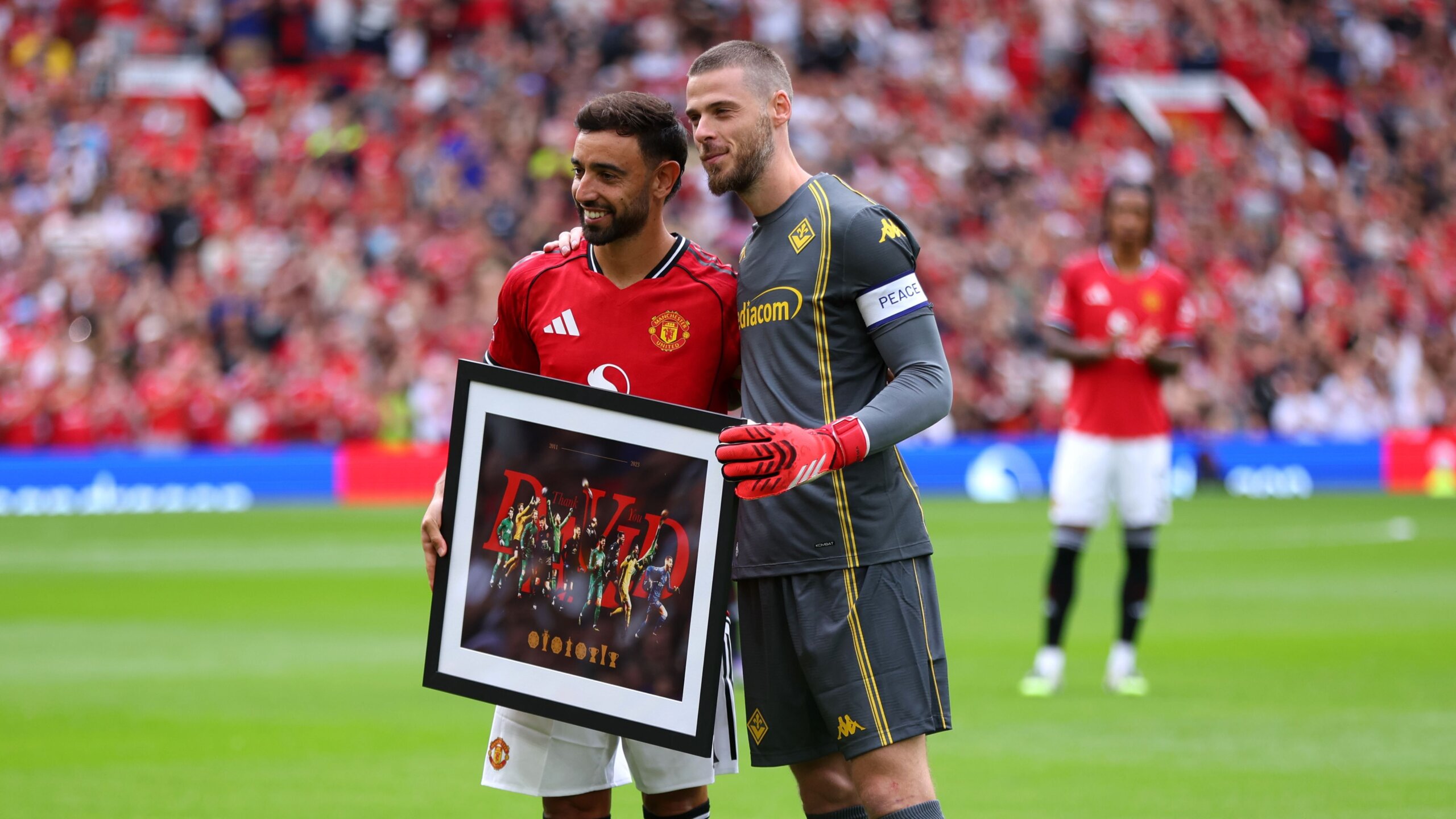De Gea Returns to Old Trafford with Emotional Ovation 2 GettyImages 2229211946 scaled