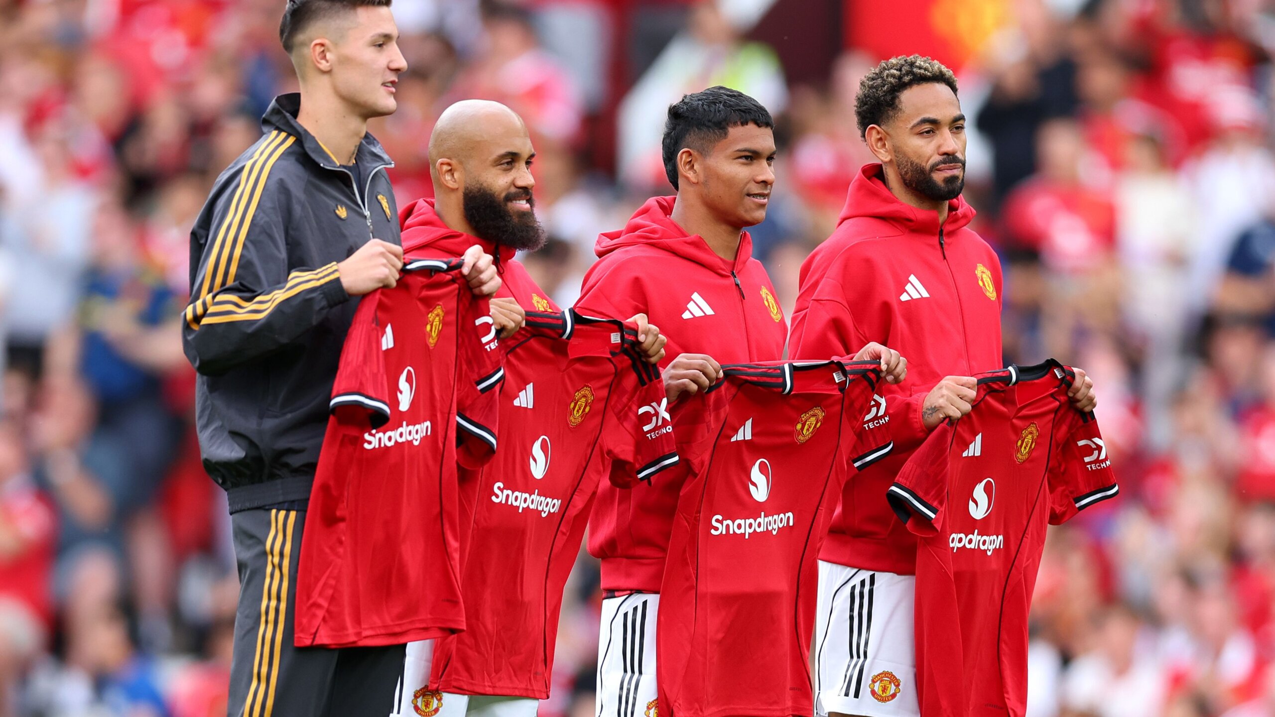 Man Utd New Signing Quickly Becomes Dressing Room Favourite 3 GettyImages 2229212862 scaled