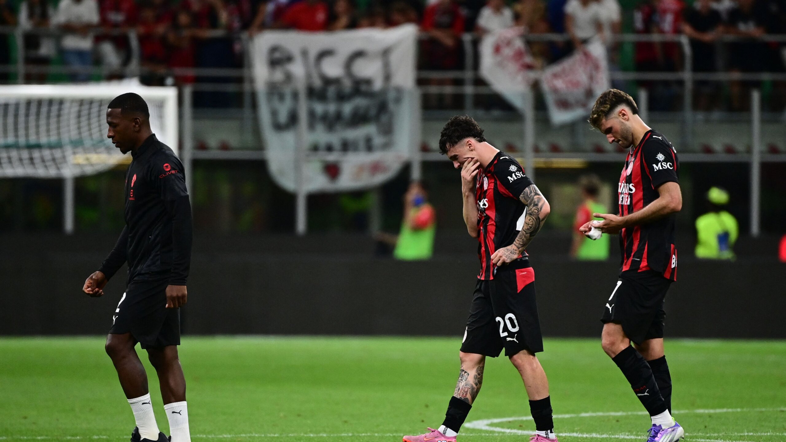 Santiago Giménez's Agent Dismisses AC Milan Exit Rumors 6 GettyImages 2230889312 scaled