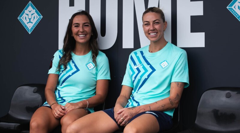 Katie Alanna Signing 0300