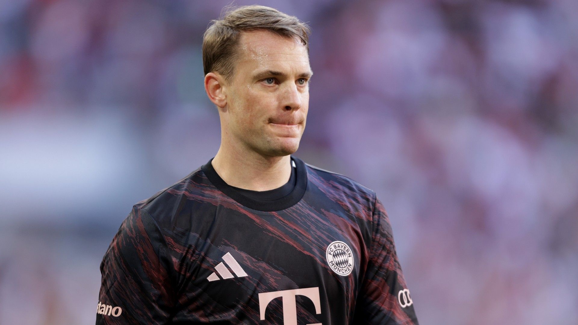 Bayern Munich’s Neuer Replacement? Julio Cesar Pushes Gabriel Brazao 6 11082520Manuel20Neuer20of20Bayern20Munich20looks20on201920
