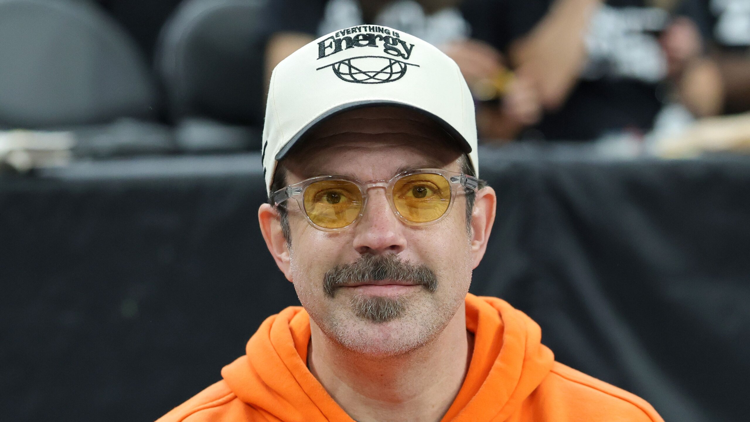 Ted Lasso Star Jason Sudeikis Enjoys Arsenal’s Victory Over Nottingham Forest 2 GettyImages 2221552235 scaled