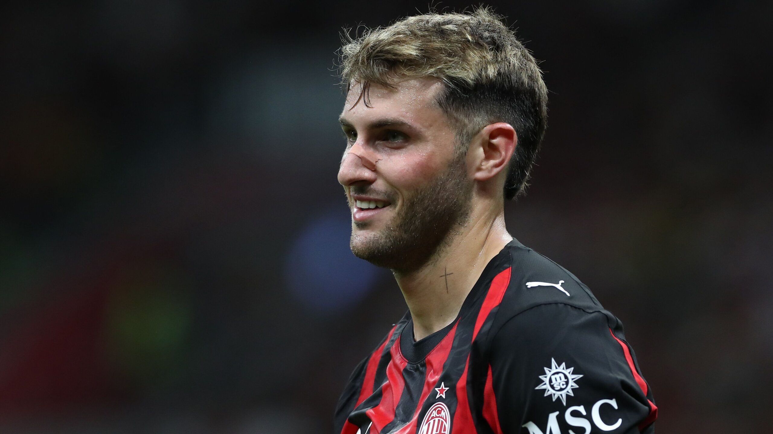 Santi Gimenez Rejects Roma Move to Stay at San Siro 6 GettyImages 2230655069 scaled