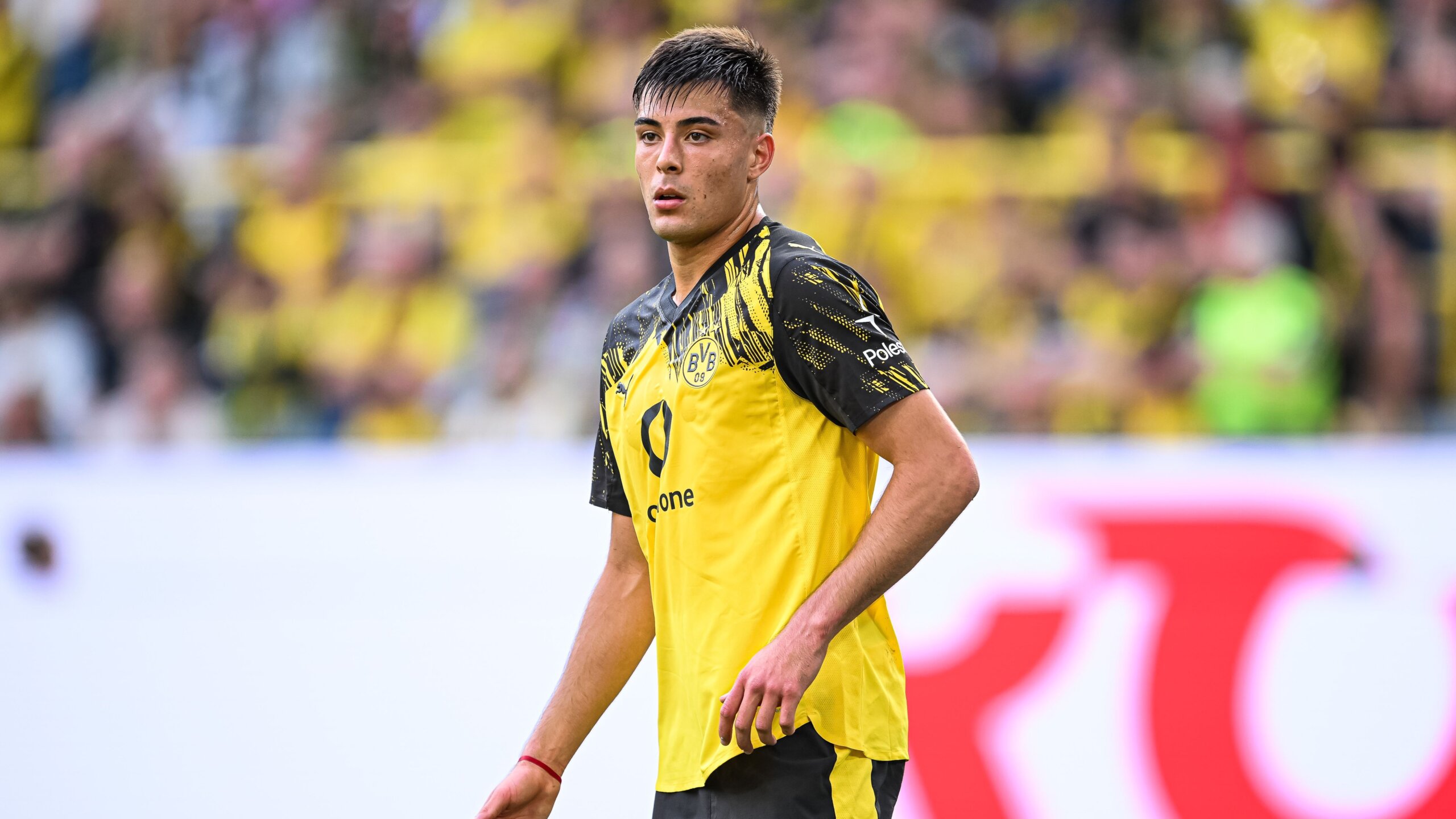 Aaron Anselmino Shines in Borussia Dortmund Debut 5 GettyImages 2233045147 scaled