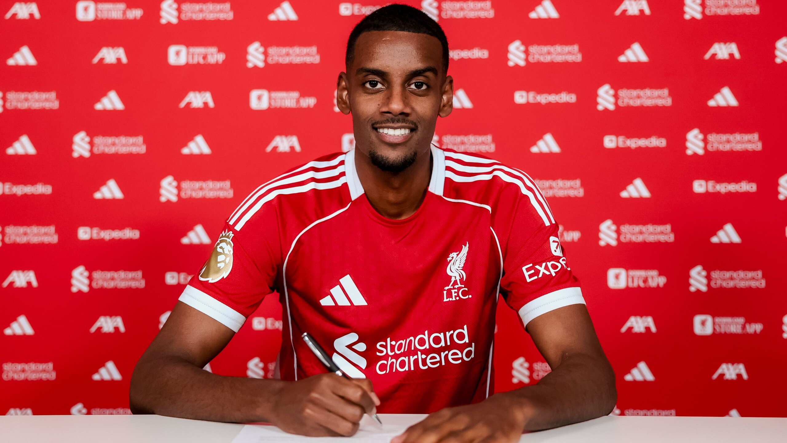Premier League Spending Drives Record $9.76B Transfer Boom 3 GettyImages 2233247839 3 scaled