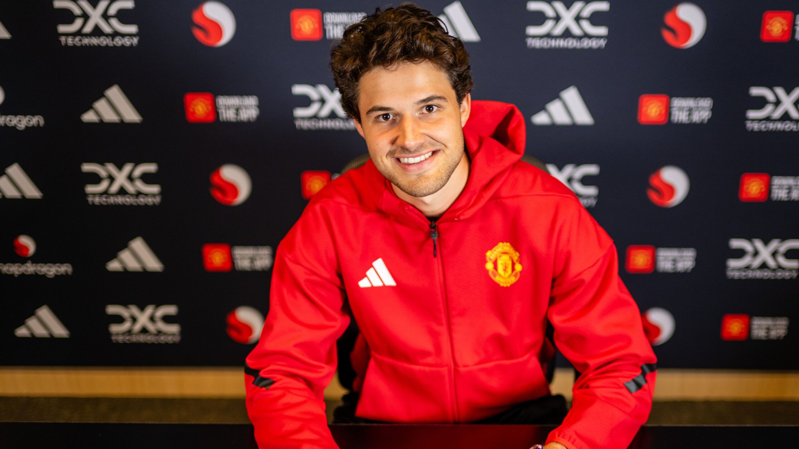 Senne Lammens Chooses Man Utd Over Aston Villa for Club’s Unique Aura 3 GettyImages 2233247842 scaled