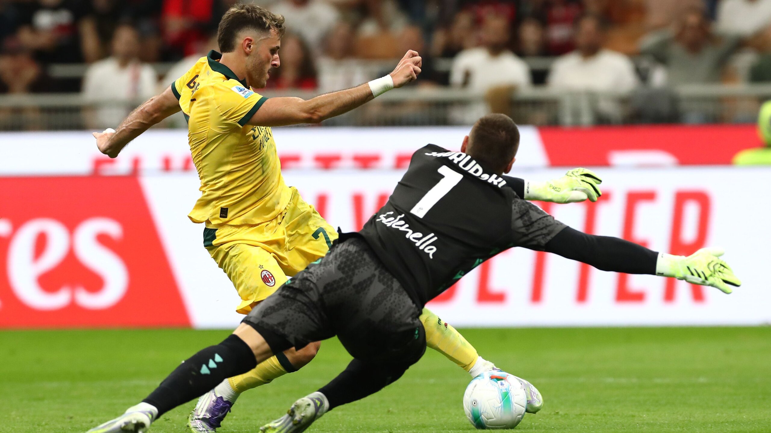 Santiago Giménez Shines in AC Milan’s Win Over Bologna 5 GettyImages 2235520043 scaled
