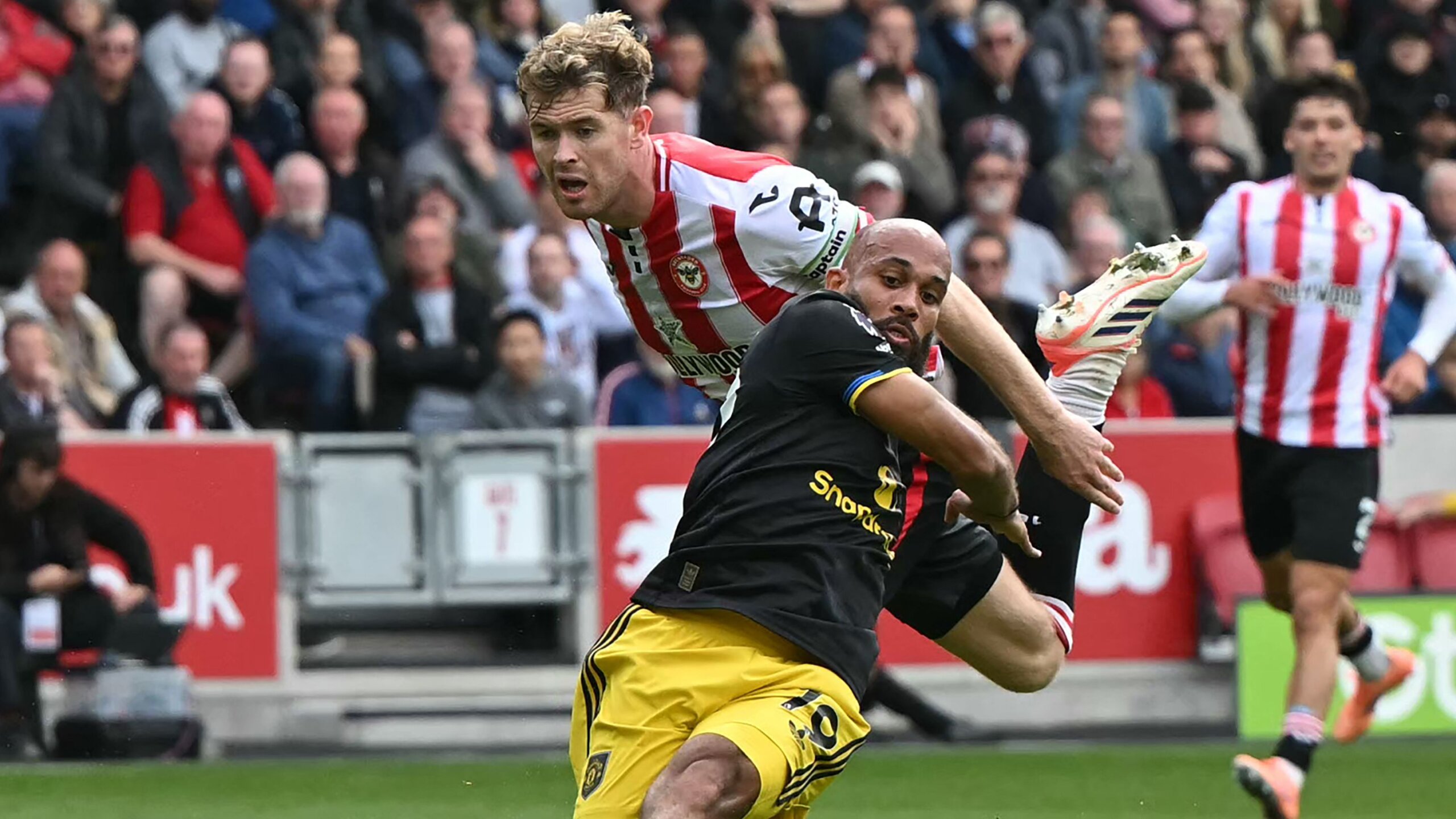 Nathan Collins Controversy: Man Utd’s Referee Decision Slammed 8 GettyImages 2237319967 1 scaled