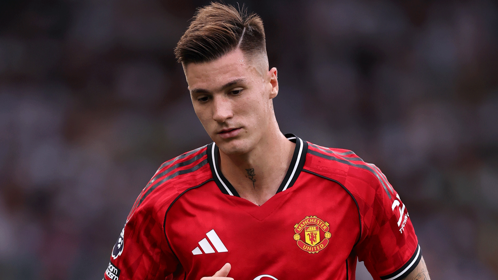 Benjamin Sesko Faces Reality Check After Manchester United Move 3 06