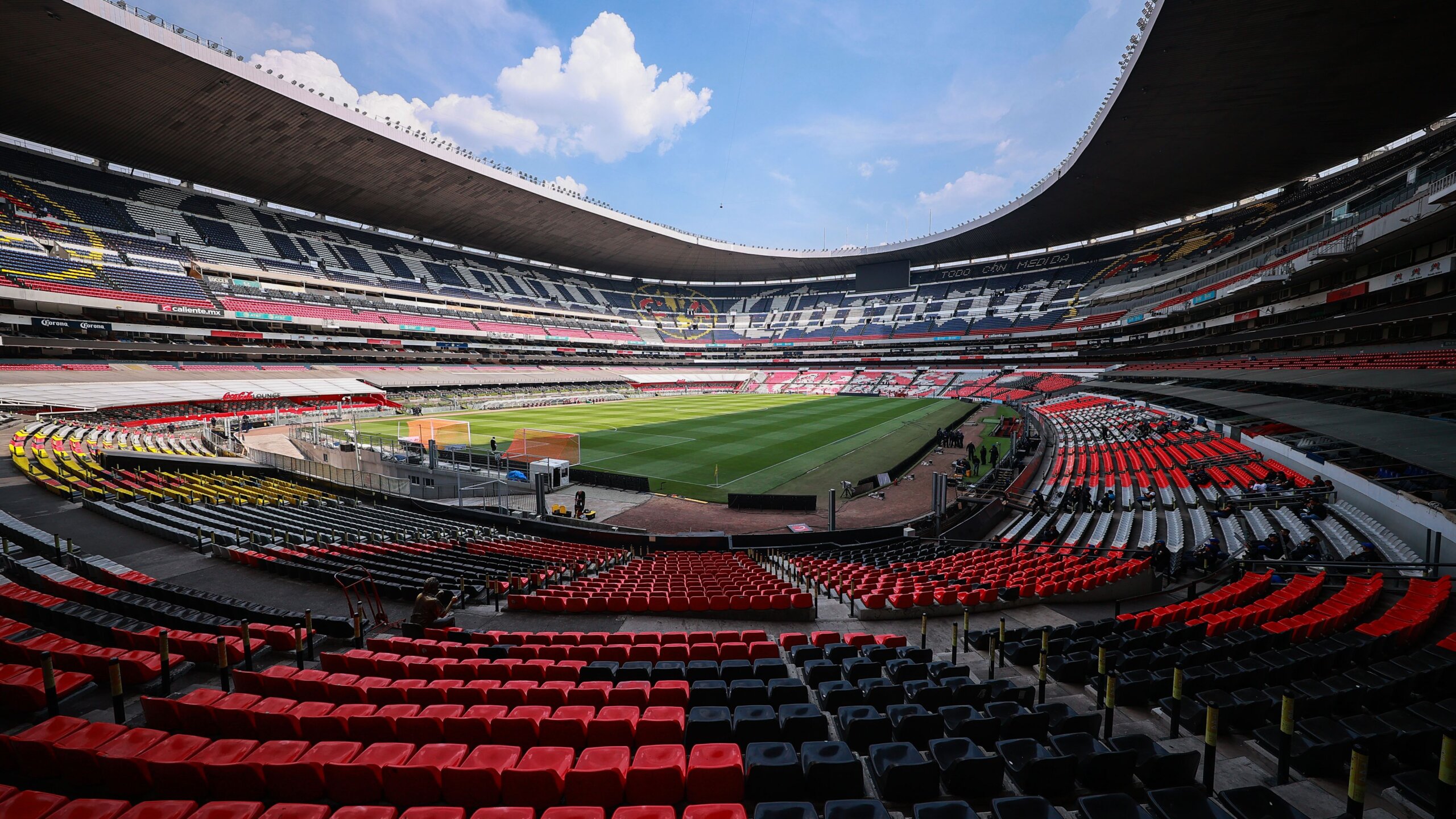Estadio Akron Stadium Guide: Your Complete 2026 World Cup Resource 2 GettyImages 2153595595 scaled