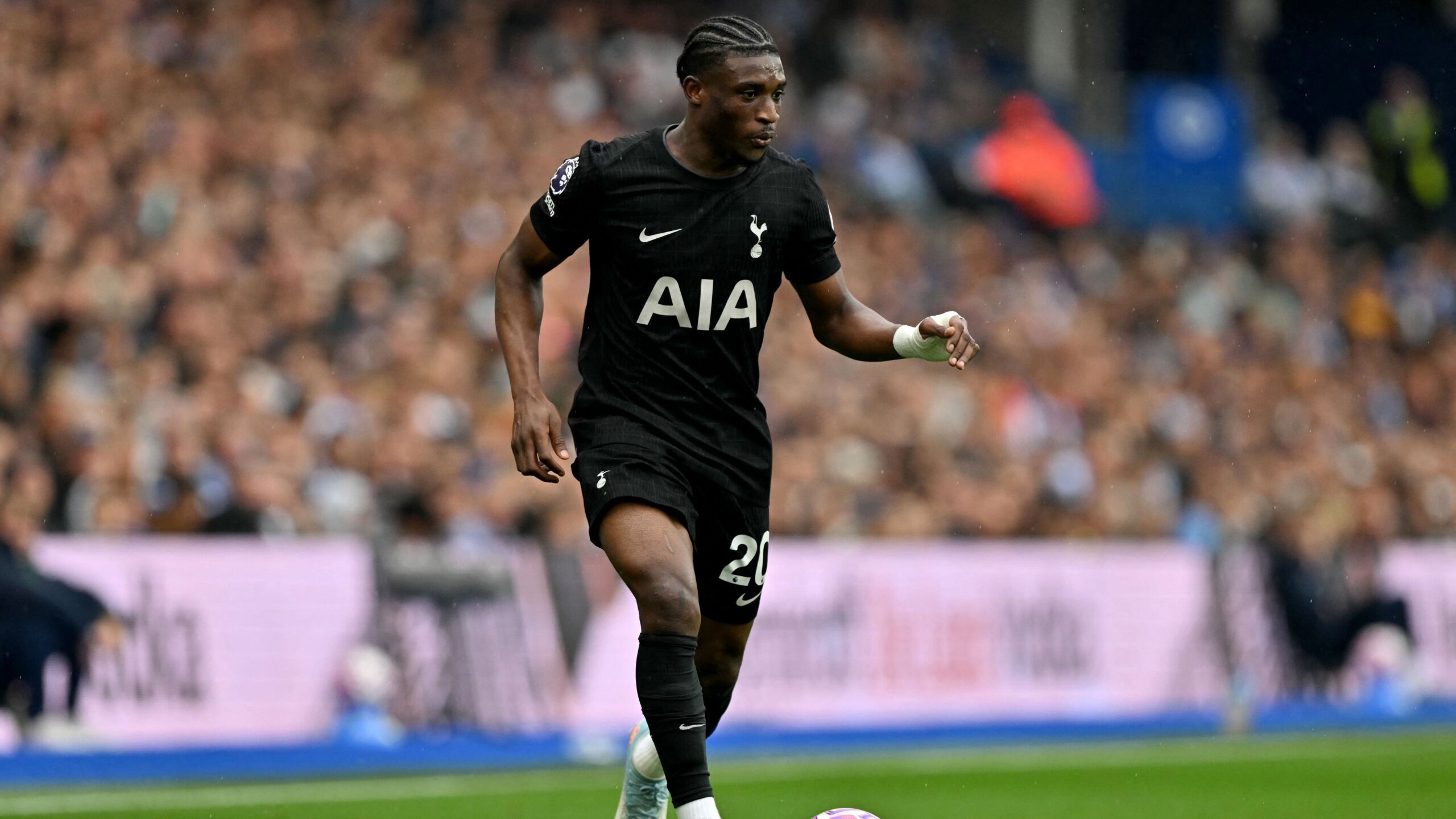 Leeds United vs Tottenham: Watch the Premier League Showdown Live 5 GettyImages 2235876405 scaled