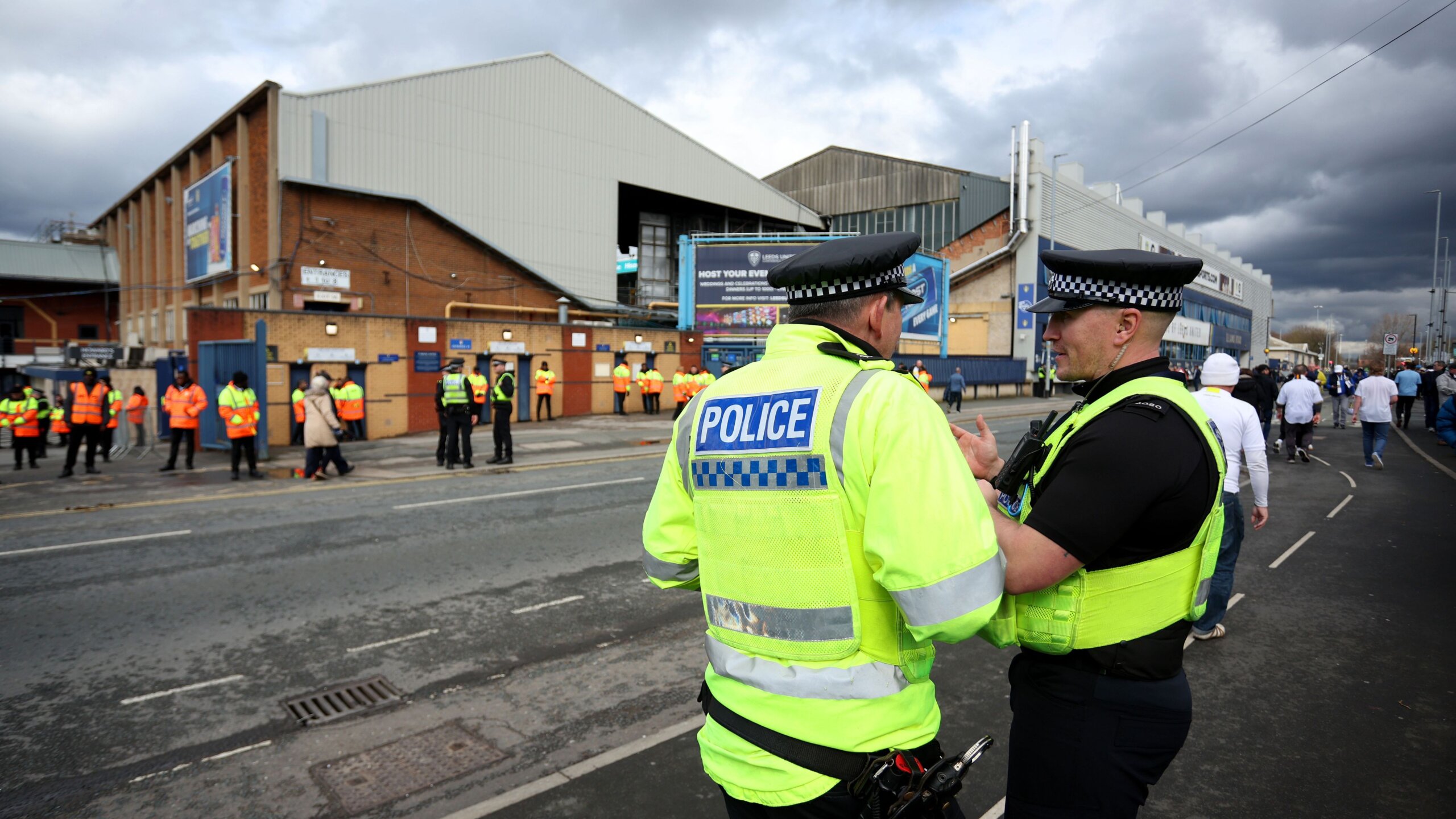 Leeds United Fan Arrested After Confronting Daniel Farke 8 GettyImages 2091343719 scaled