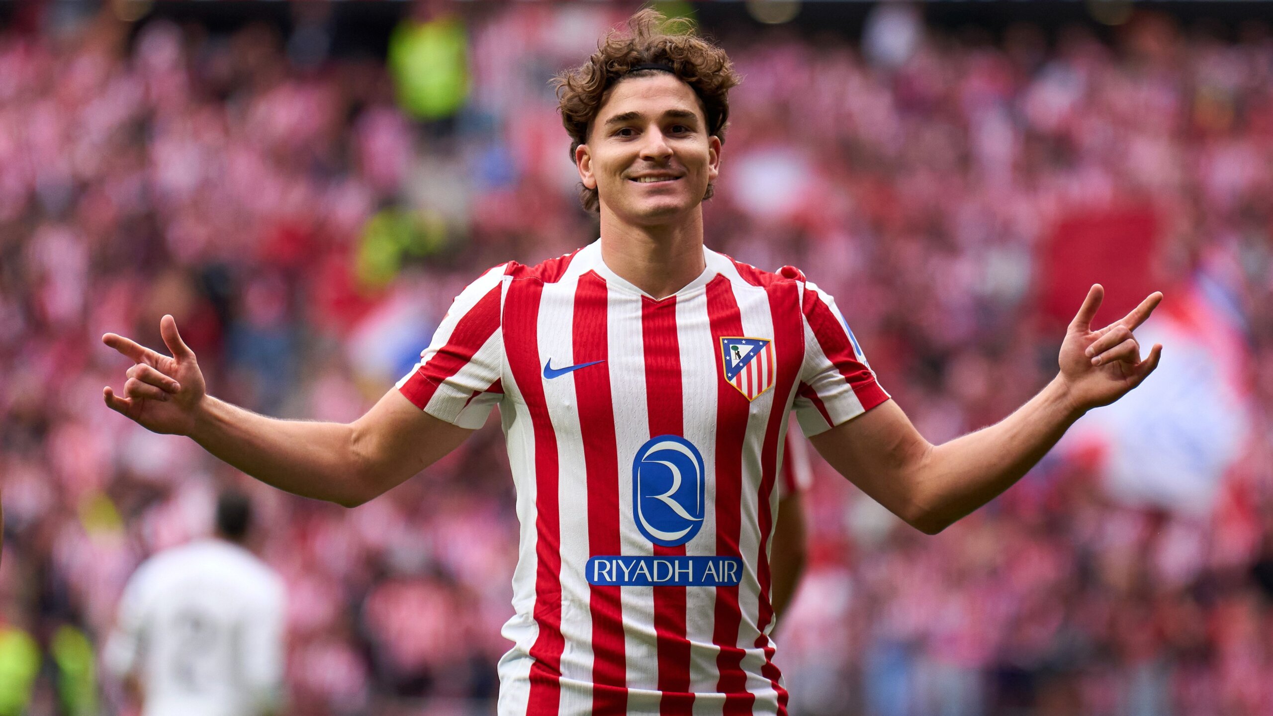 PSG Target Julian Alvarez in Ambitious Transfer Bid 9 GettyImages 2237767850 scaled