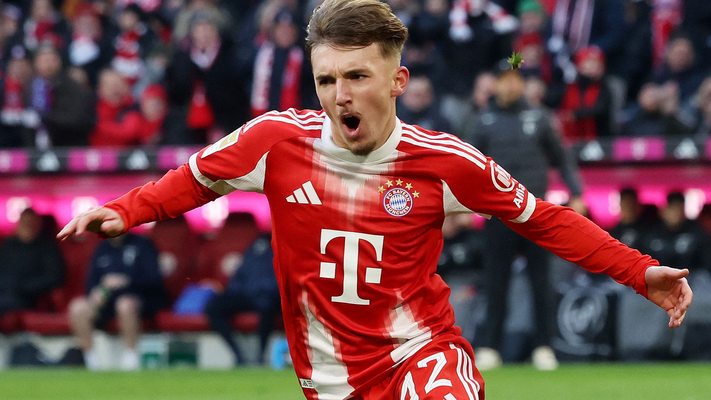 Bayern Munich Teen Star Karl Backed to Shine Against Arsenal 10 GettyImages 2247348420 1