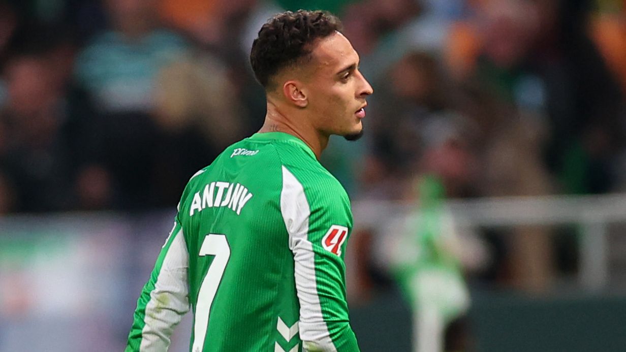 Antony Red Card Overshadows Betis Draw Against Girona 2 GettyImages 2248083800